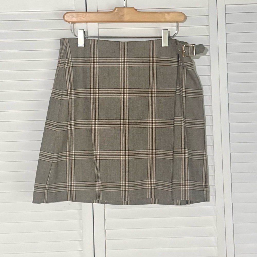 Banana Republic Plaid Mini Skirt in Taupe and Cream with Side Buckle